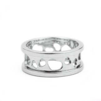 Anello a Fascia in Oro Bianco con Cuori Traforati - AH4-21