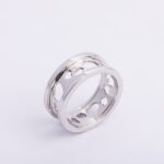 Anello a Fascia in Oro Bianco con Cuori Traforati - AH4-21