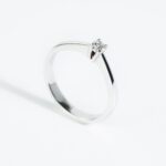 Anello Visconti Preziosi da Donna in Oro Bianco con Diamanti - 0123A10