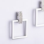 Orecchini Pendenti in Oro Bianco con Diamanti – BOW102B