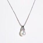 Collana con Pendente in Oro Bianco con Perla e Diamanti - 1557-G