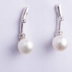 Orecchini da Donna in Oro Bianco con Perle e Diamanti - OR PAR PERLA 4