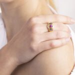 Anello in Oro Giallo con Rubino e Zaffiri Cabochon - 25G02