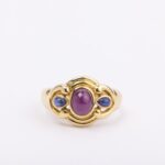 Anello in Oro Giallo con Rubino e Zaffiri Cabochon - 25G02
