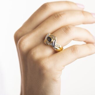 Anello a Fascia in Oro Giallo Bianco con Diamanti e Zaffiro - 00655