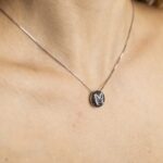 Collana con Lettera in Oro Bianco con Diamanti e Diamanti Neri - 0967