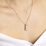 Collana con Lettera in Oro Bianco con Diamanti - 11060134