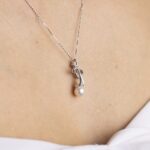 Collana in Oro Bianco con Perla e Diamanti - 1132