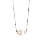 Collana Girocollo in Oro Bianco e Perla – CL79