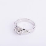 Anello a Fascia in Oro Bianco con Diamanti - 18M02