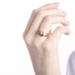 Anello in Oro Giallo con Rubino Cabochon e Zaffiri - 25G02R