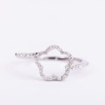 Anello con Fiore in Oro Bianco con Diamanti - A005