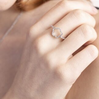 Anello con Fiore in Oro Bianco con Diamanti - A005