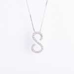 Collana con Lettera in Oro Bianco con Diamanti - 30OT02-4