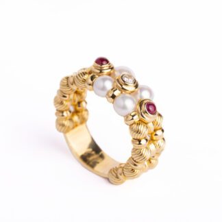 Anello in Oro Giallo con Diamante, Rubini Cabochon e Perle - AN238B1