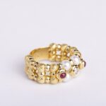 Anello in Oro Giallo con Diamante, Rubini Cabochon e Perle - AN238B1