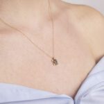 Collana con Ciondolo in Oro Giallo con Zaffiri e Diamanti | Tartaruga - CL030Z