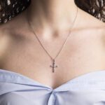 Collana con Croce in Oro Bianco con Diamanti - E/CLL