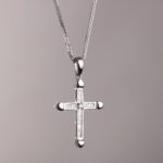 Collana con Croce in Oro Bianco con Diamanti - E/CLL