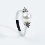 Anello da Donna in Oro Bianco con Diamanti e Perla - AN15P7/8LTG23
