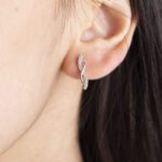 Orecchini Pendenti in Oro Bianco con Diamanti - O596