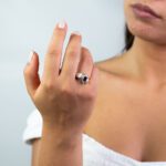 Anello a Fascia in Oro Bicolore con Diamanti e Rubino - ABR274