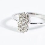 Anello da Donna in Oro Bianco con Diamanti a Fiore - 935/72