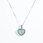 Collana con Pendente a Cuore in Oro Bianco con Diamanti e Smeraldi - CL2113