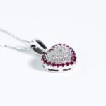Collana con Pendente a Cuore in Oro Bianco con Diamanti e Rubini - CL2111